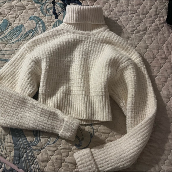 FOR LOVE& LEMONS CROPPED TURTLENECK - Picture 2 of 4